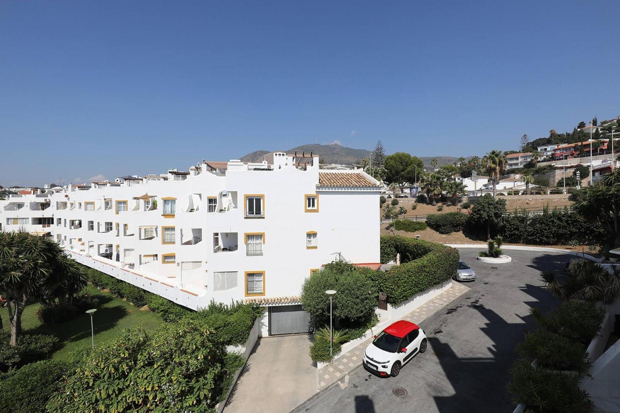 082 - Stunning Sea Views Beachfront Apartment Benalmádena Buitenkant foto