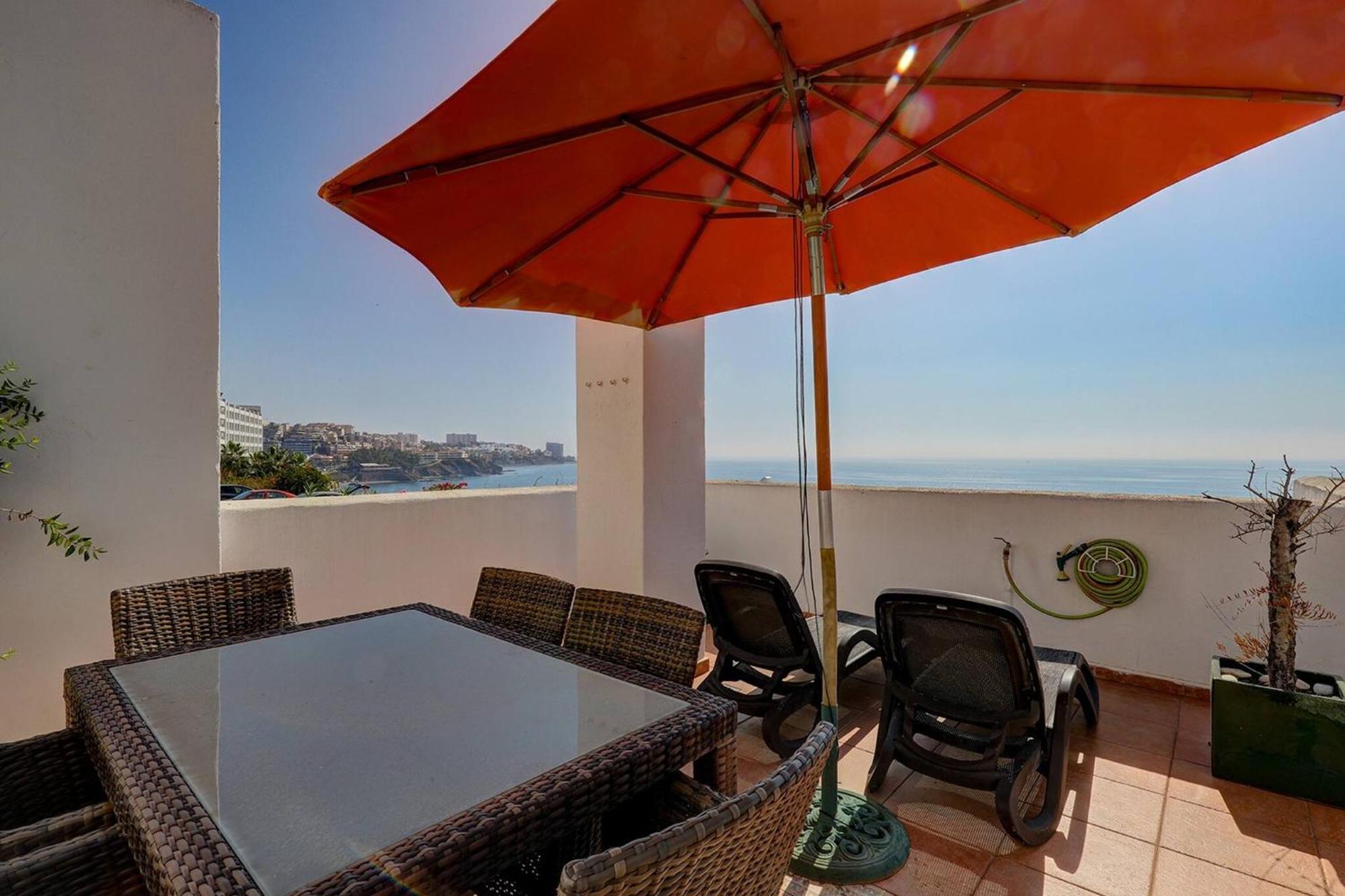 082 - Stunning Sea Views Beachfront Apartment Benalmádena Buitenkant foto