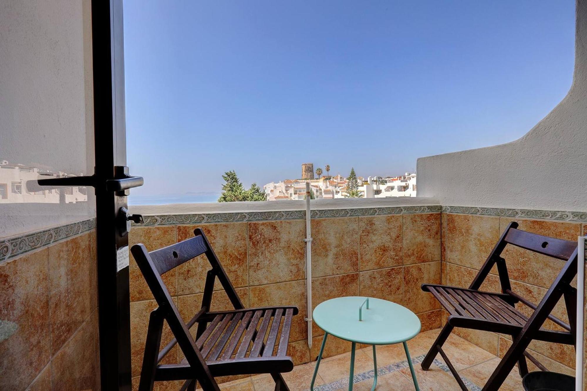 082 - Stunning Sea Views Beachfront Apartment Benalmádena Buitenkant foto