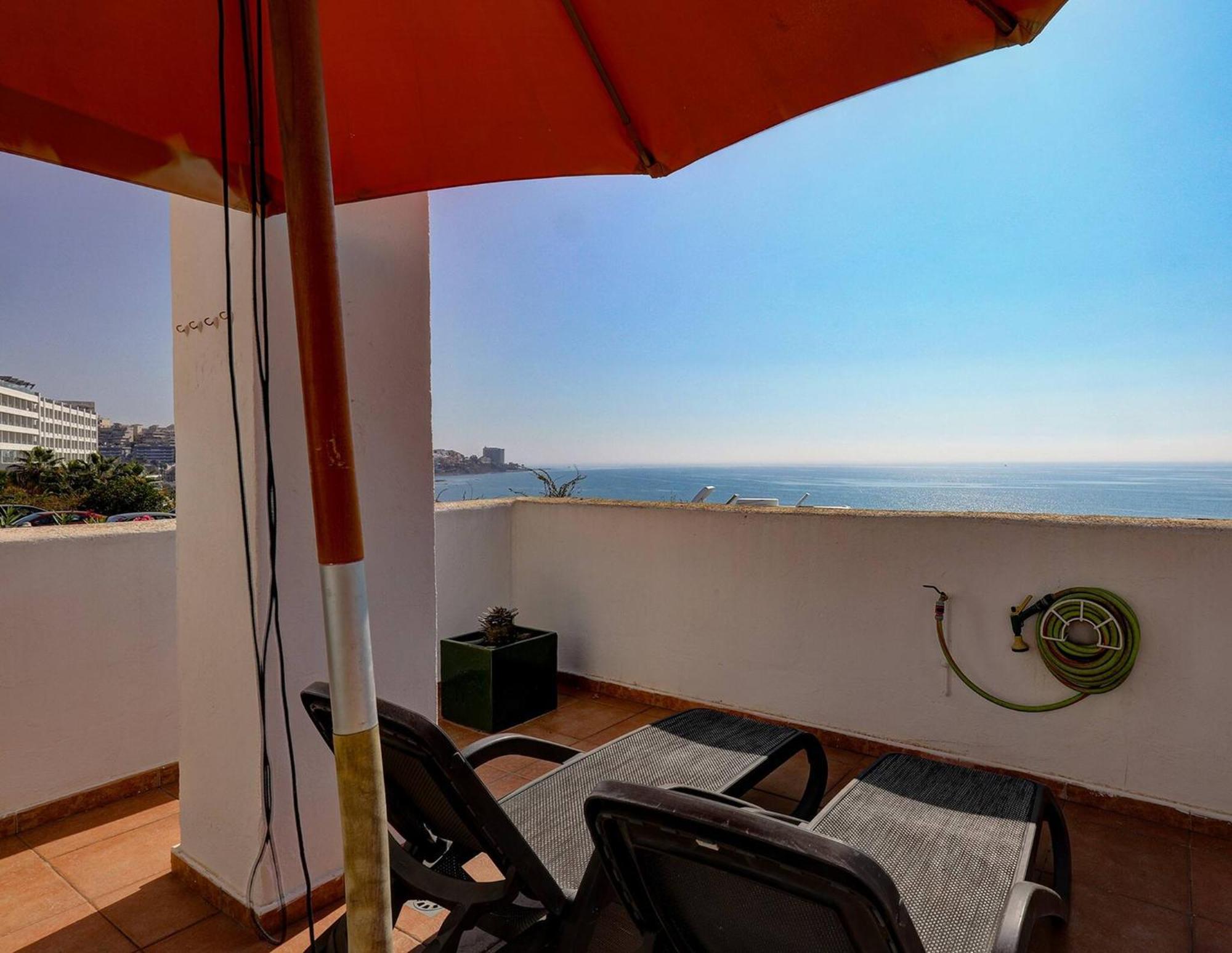 082 - Stunning Sea Views Beachfront Apartment Benalmádena Buitenkant foto
